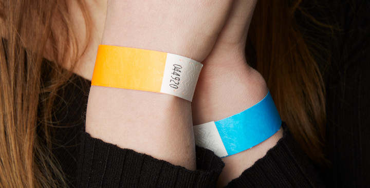 Paper wristbands without print 